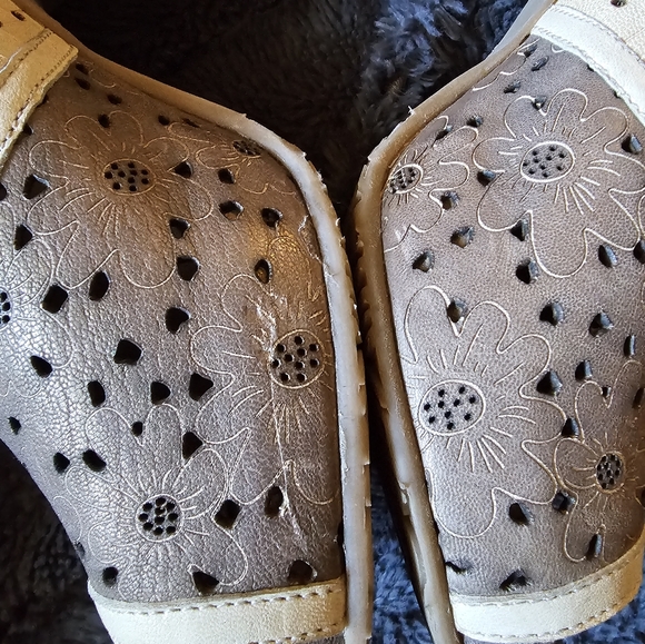 Size 40 Gold Button Cream & Taupe Flowered Shootie - Picture 16 of 16